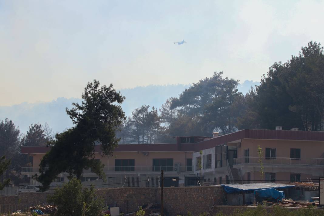 Bornova’daki orman yangını 23 saat sonra kontrol altına alındı 17